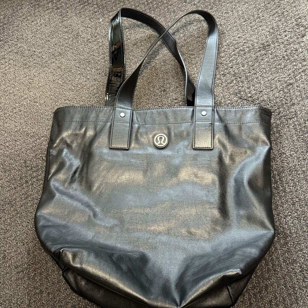 lululemon Black Tote used once extra bags
